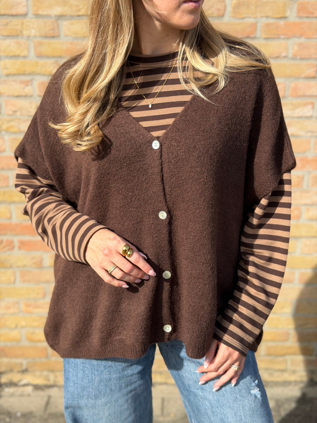 Amélie vest – Bruin / Bordeaux