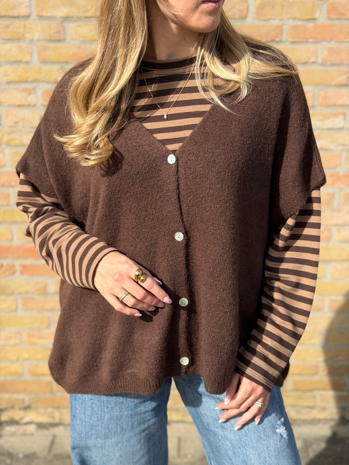 Amélie vest – Bruin / Bordeaux