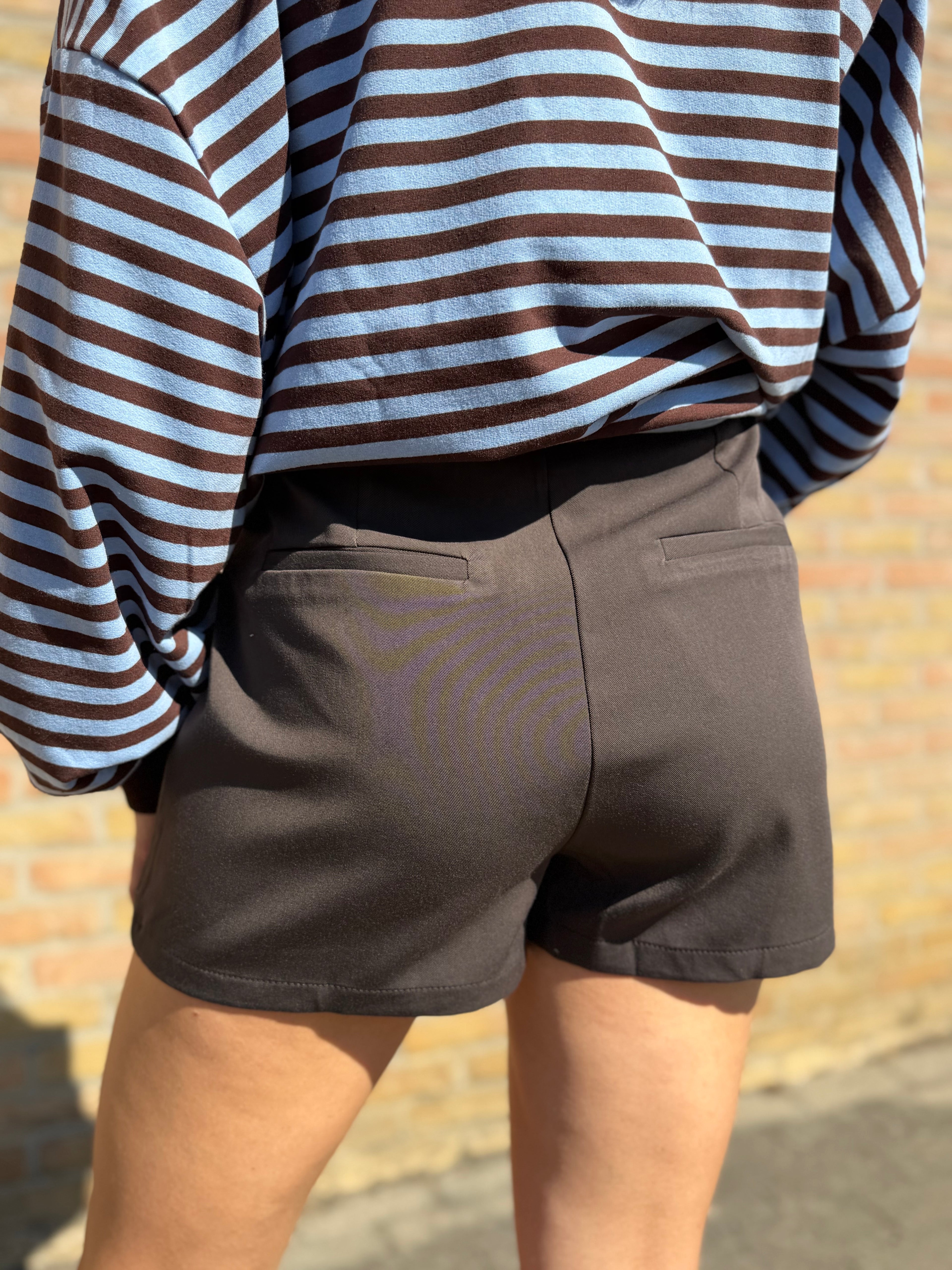 Avery short