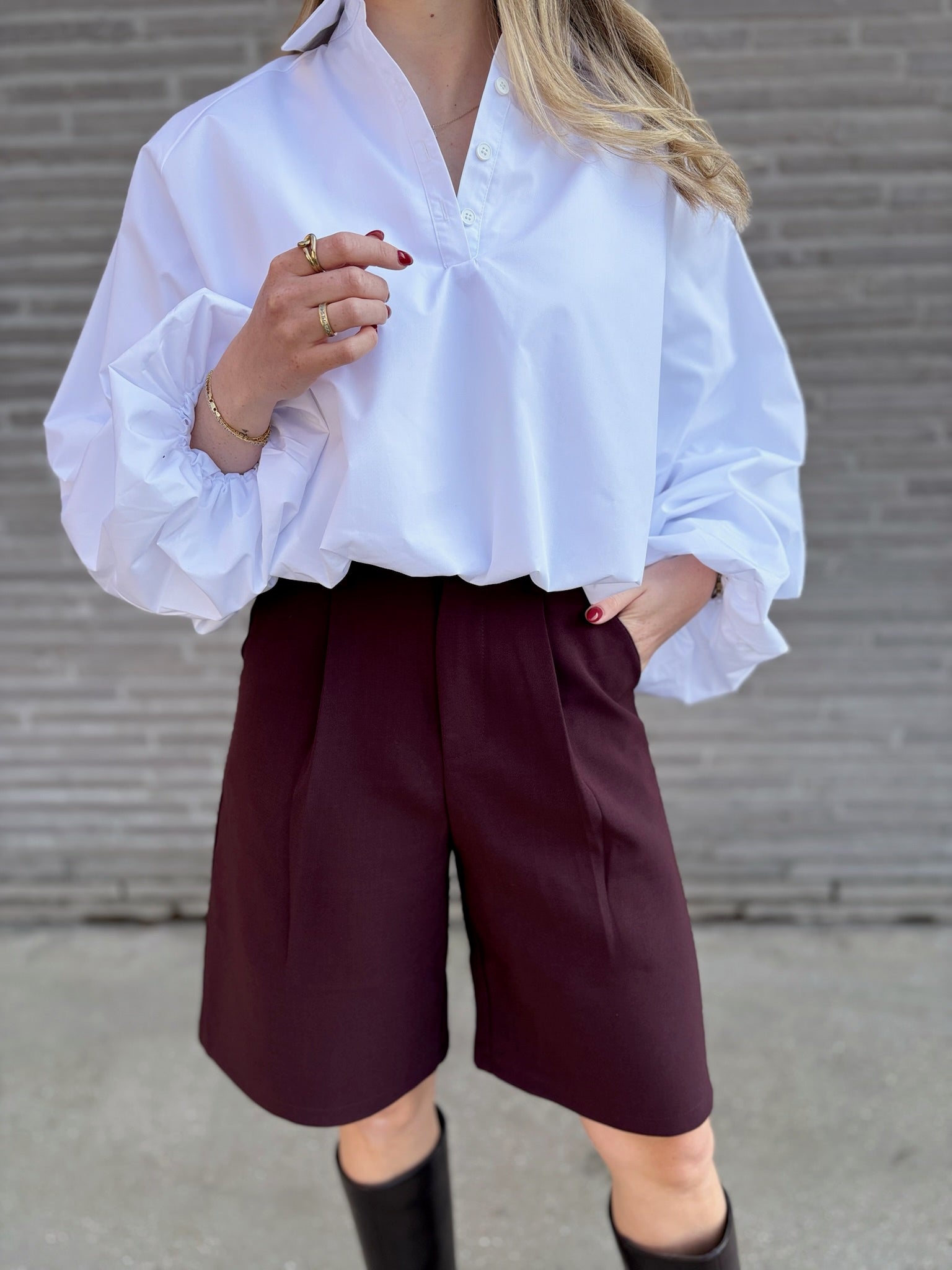Linn bordeaux short