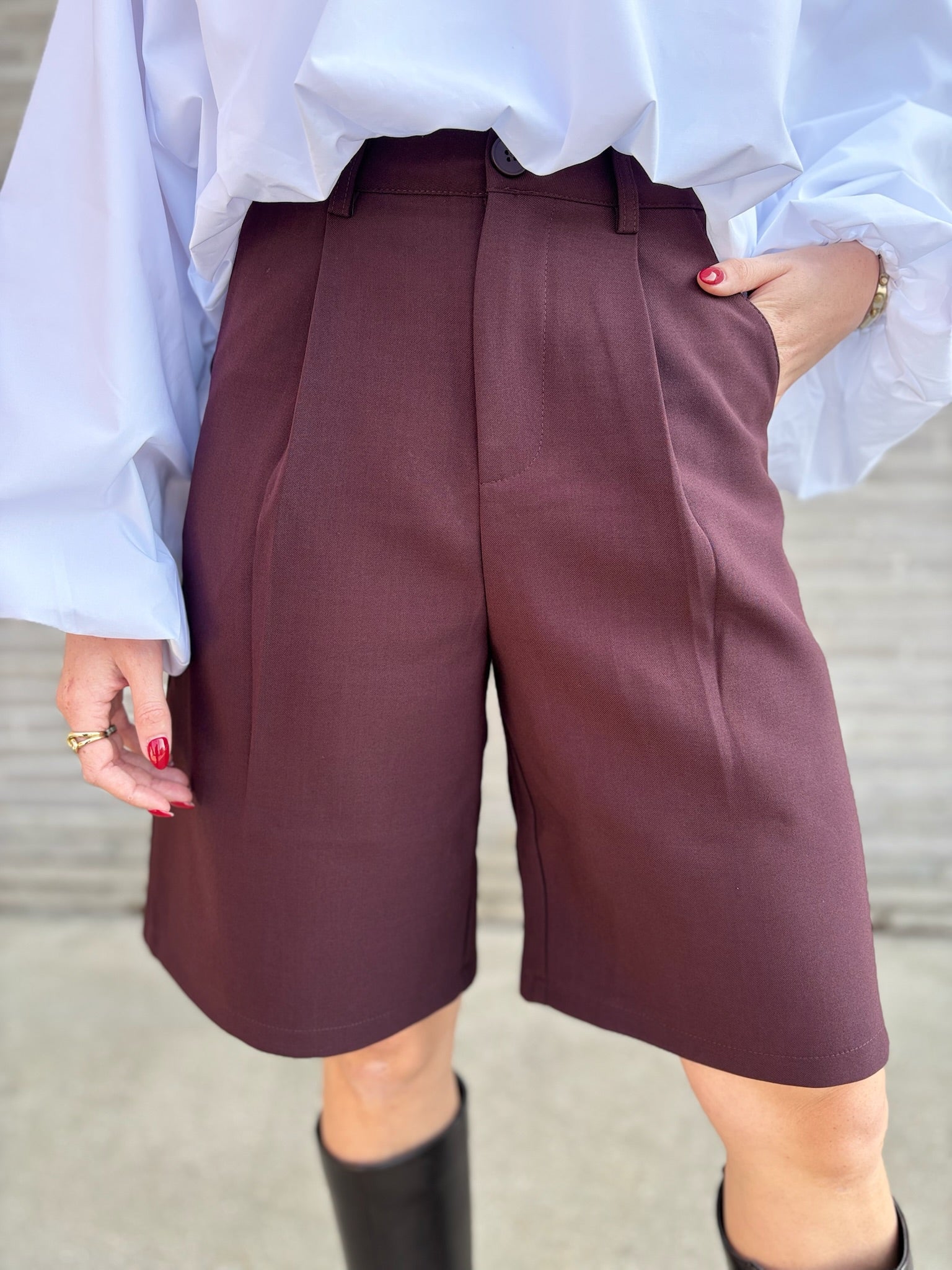 Linn bordeaux short