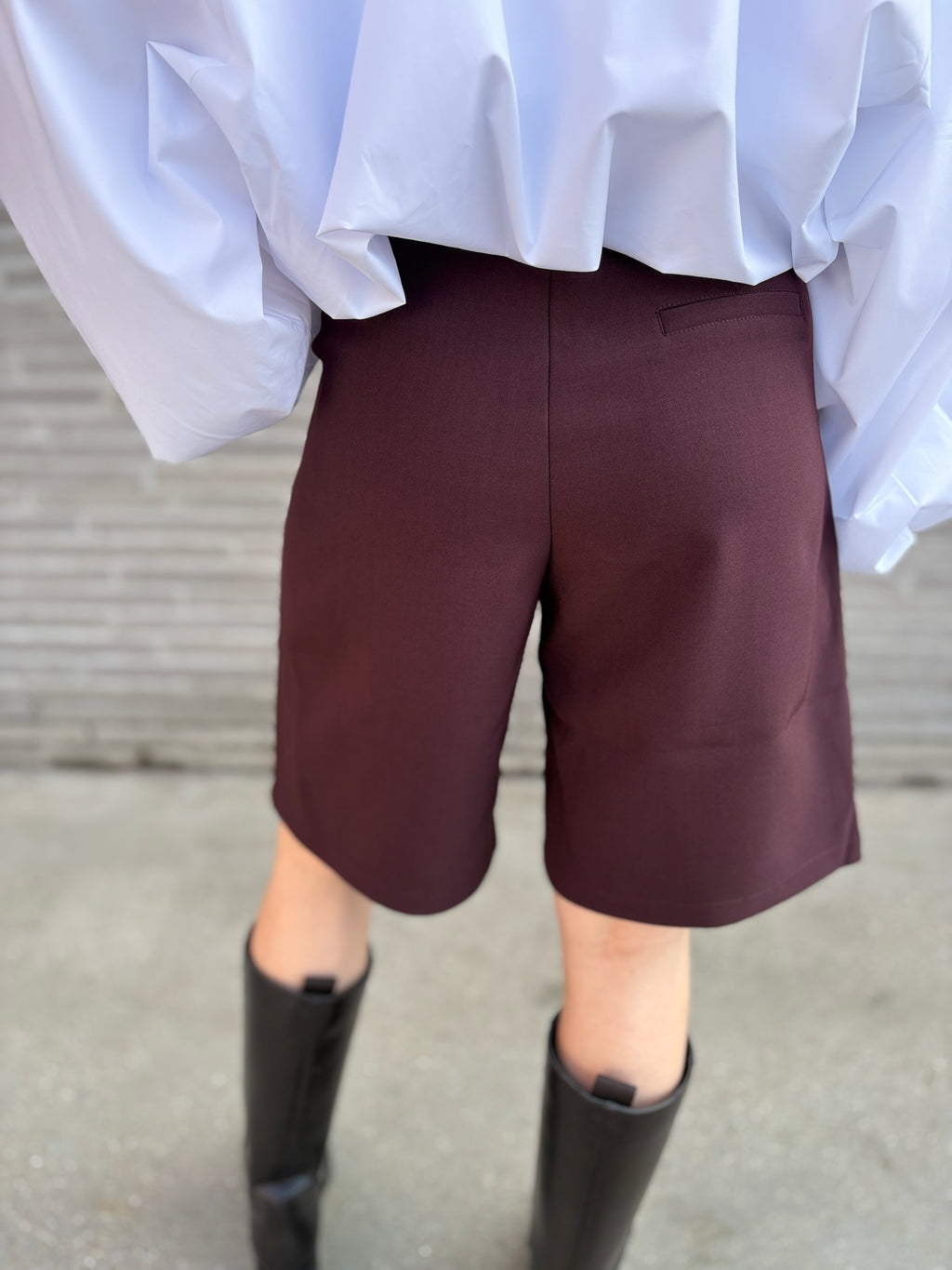 Linn bordeaux short