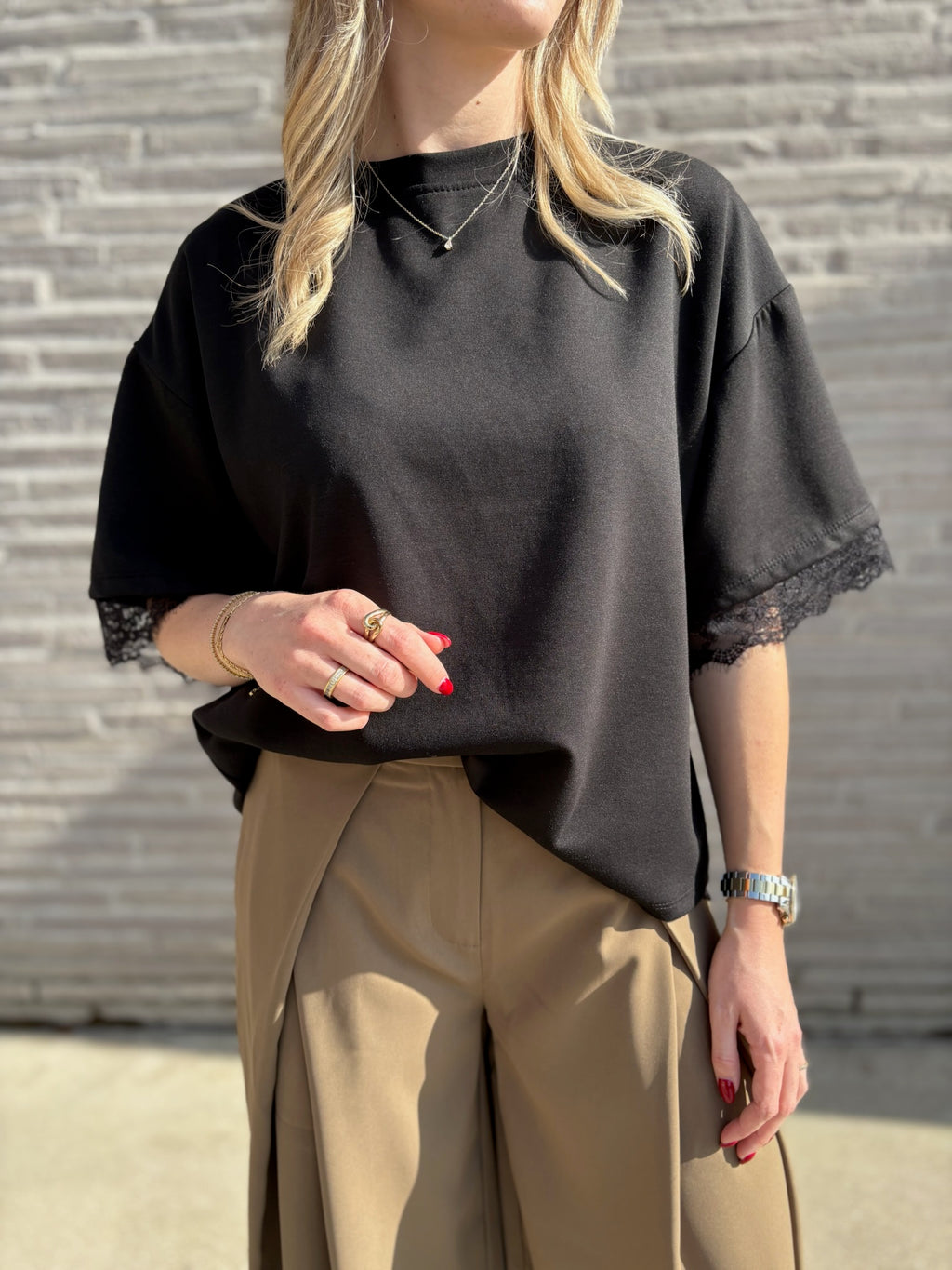 Amoura t-shirt zwart